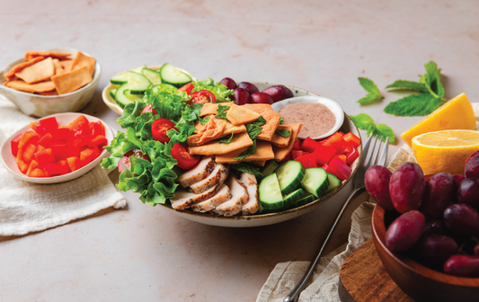 Salade mezze aux raisins et au poulet